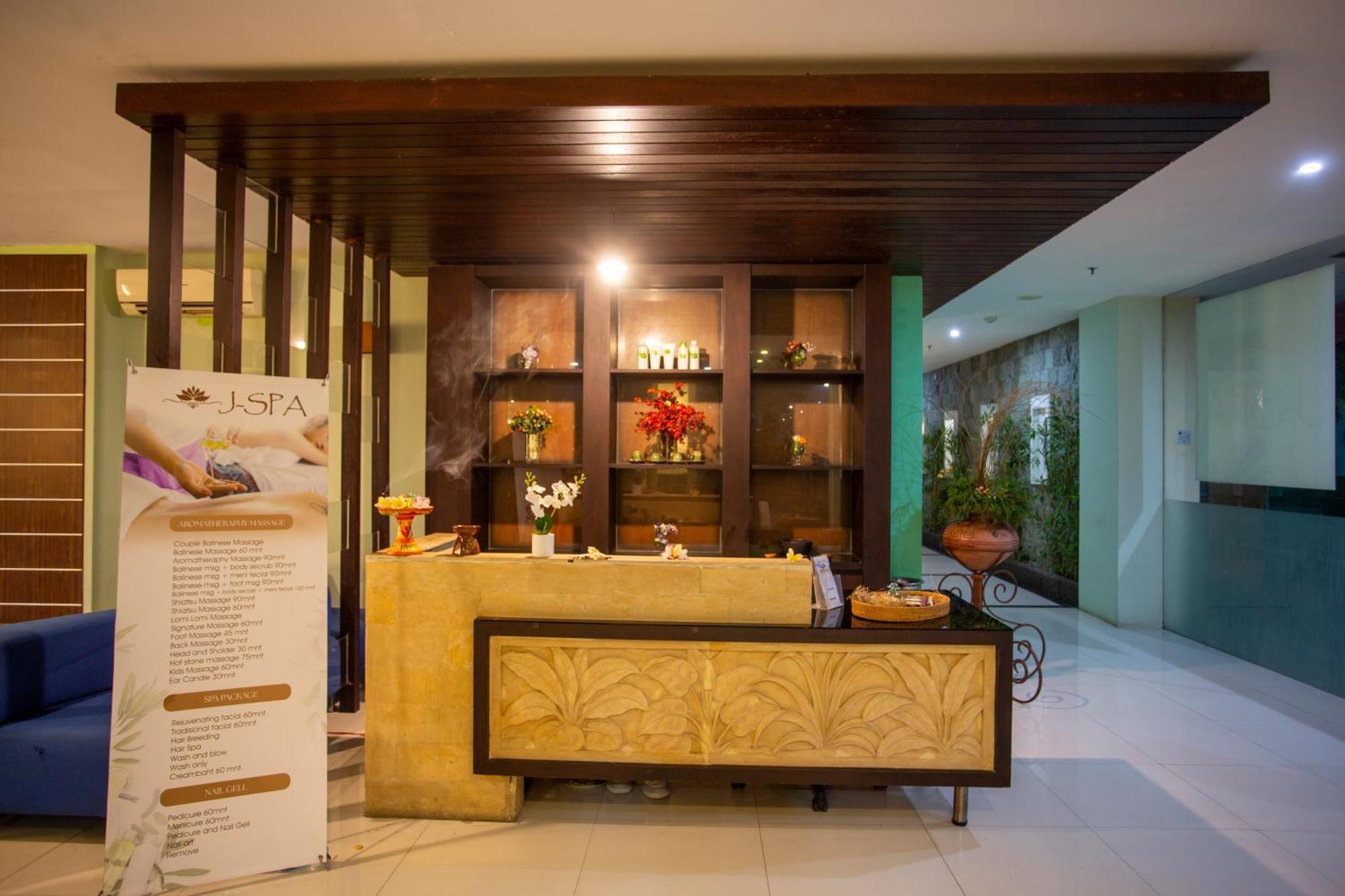 Hotel Famous Kuta Formerly Permata Kuta
