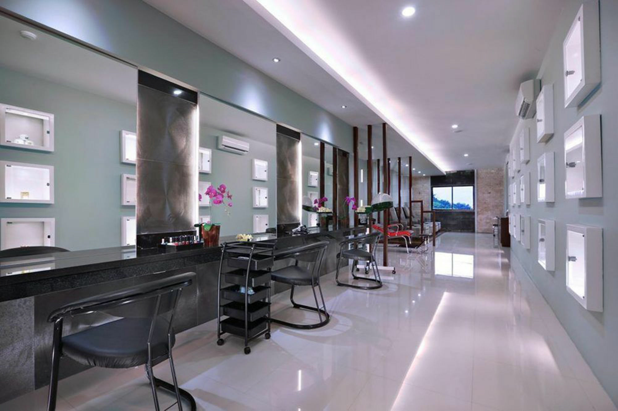 Famous Kuta Formerly Permata Kuta Hotel 4*