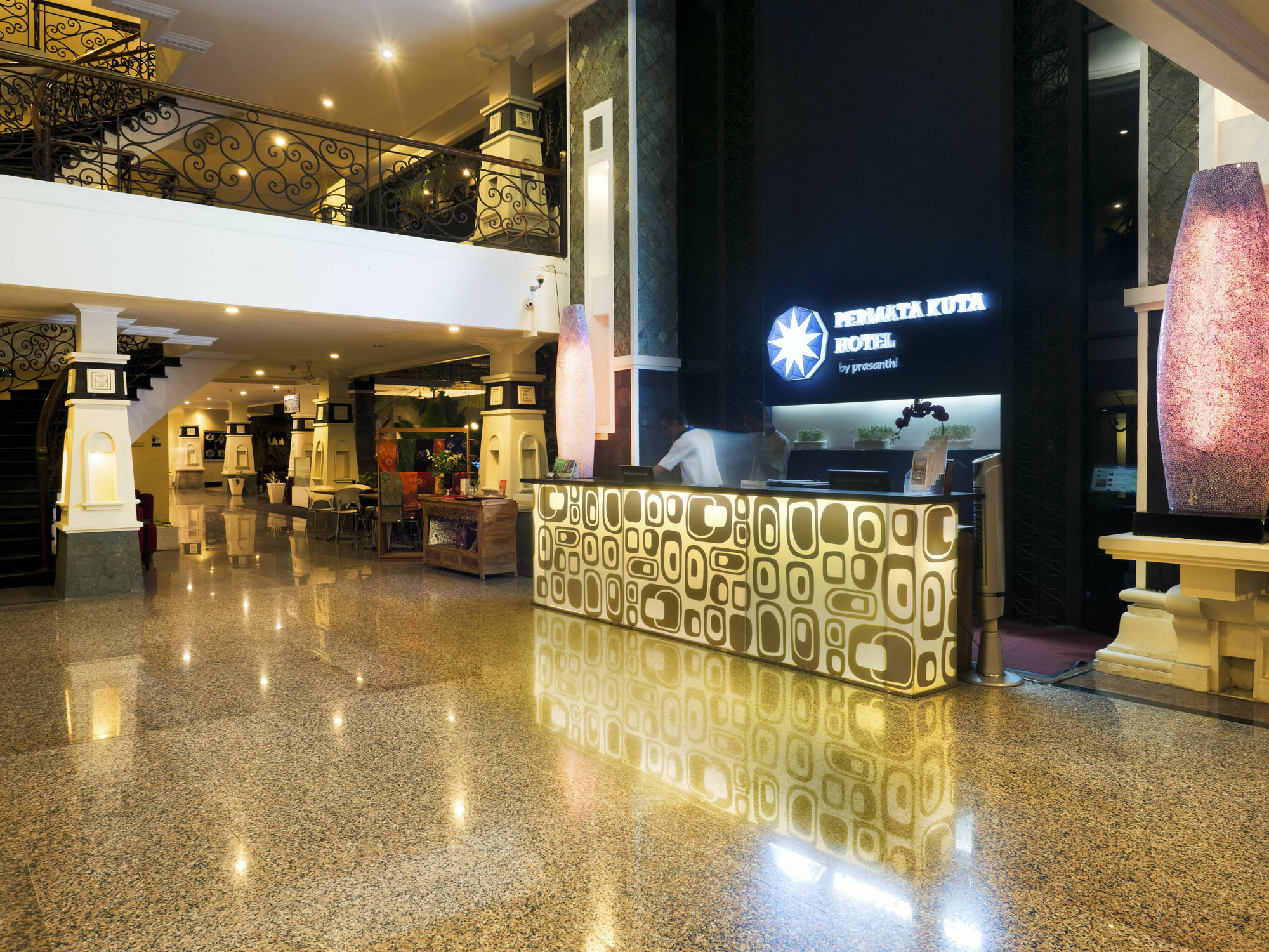 Hotel Famous Kuta Formerly Permata Kuta 4*