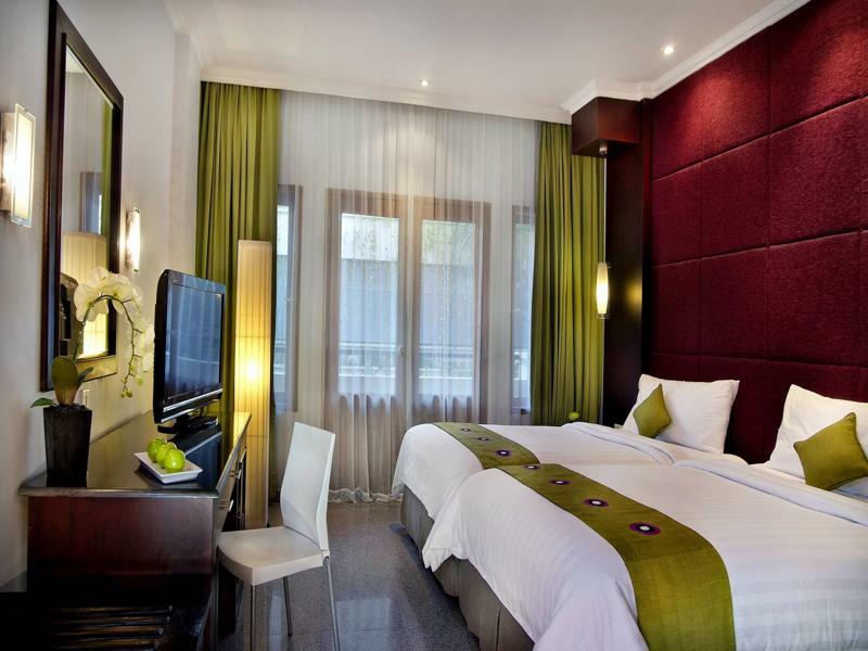 Hotel Famous Kuta Formerly Permata Kuta 4*